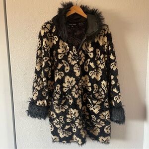 NWOT Black Rivet Black Tan Floral Fuzzy Coat Faux Fur Trim Mob Wife Size Medium